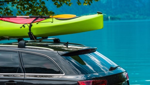 Cómo transportar un Kayak en coche